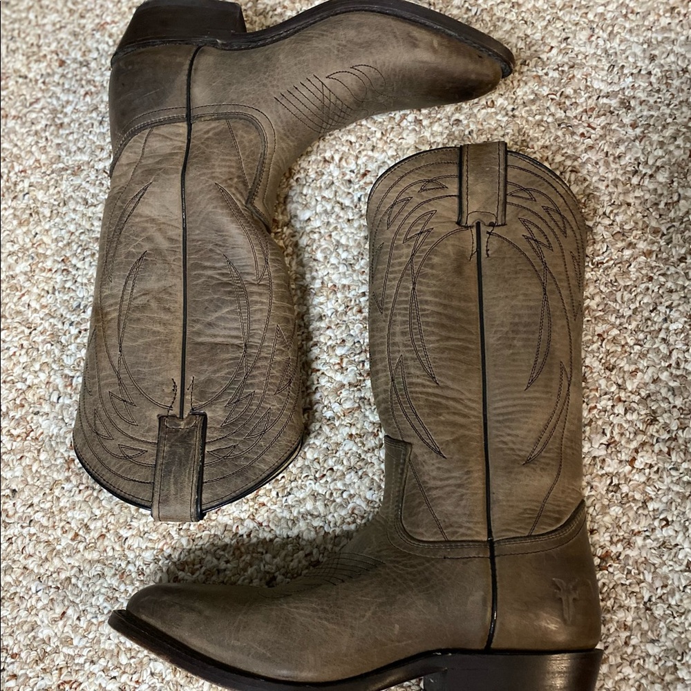 FRYE taupe 🤠 leather boots